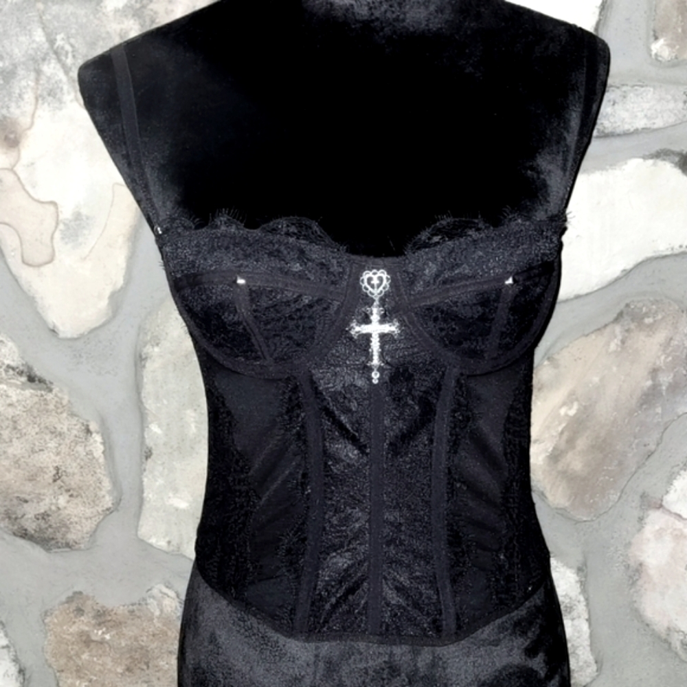 Black Lace Y2K Bustier Corset with Cross And Stud Embellishments